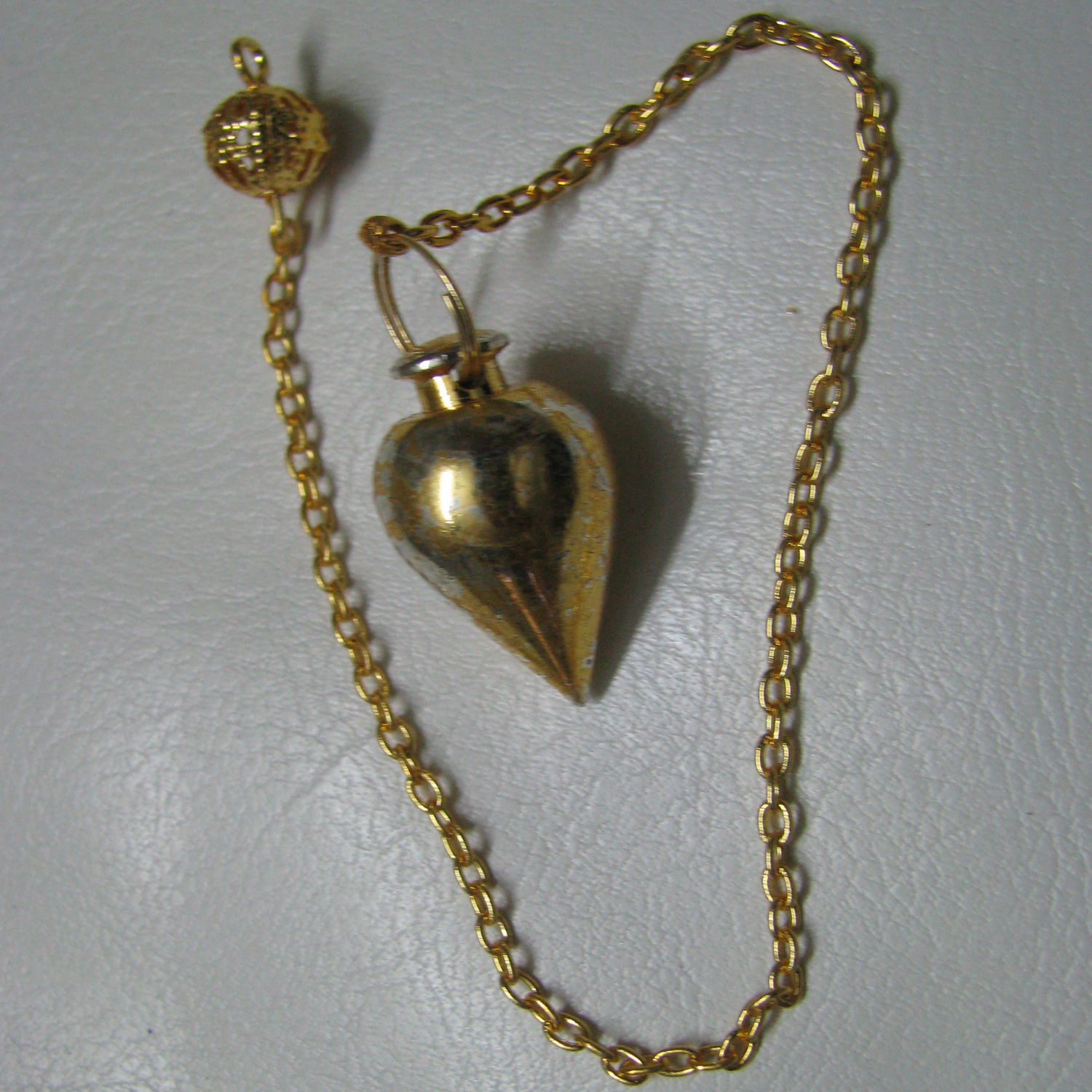 A1079-Dowsing-Metal-Pendulam.jpg